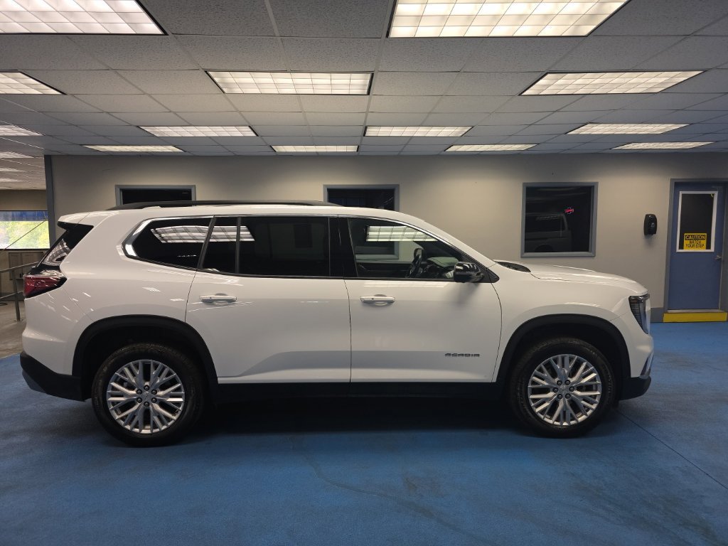 Certified 2026 GMC Acadia Elevation w/ Elevation Premium Package FWD image 2