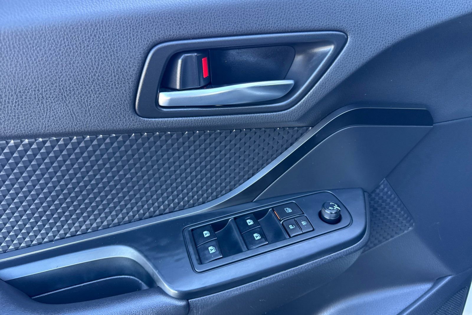 Used 2019 Toyota C-HR LE image 12