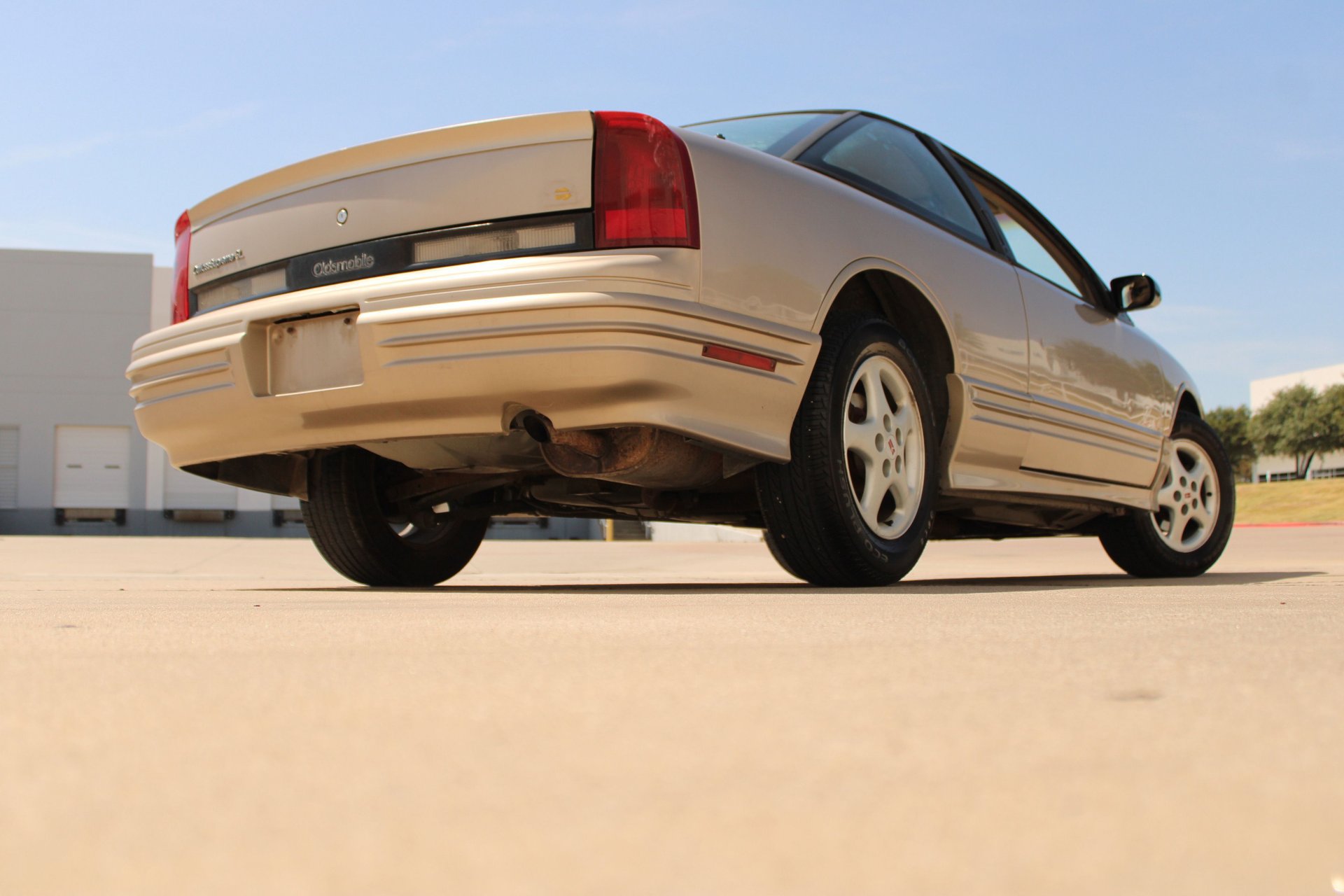 Used 1997 Oldsmobile Cutlass Supreme SL FWD image 16