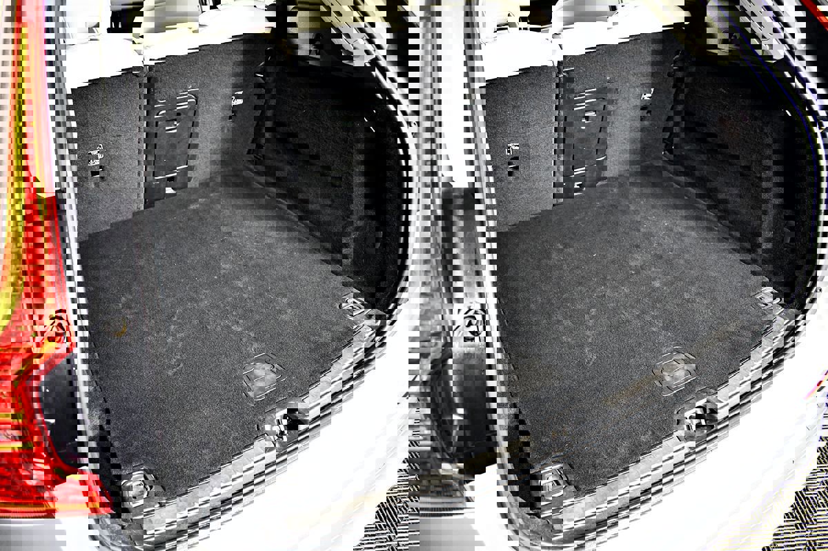 Used 2022 Volvo XC60 B5 Momentum image 44