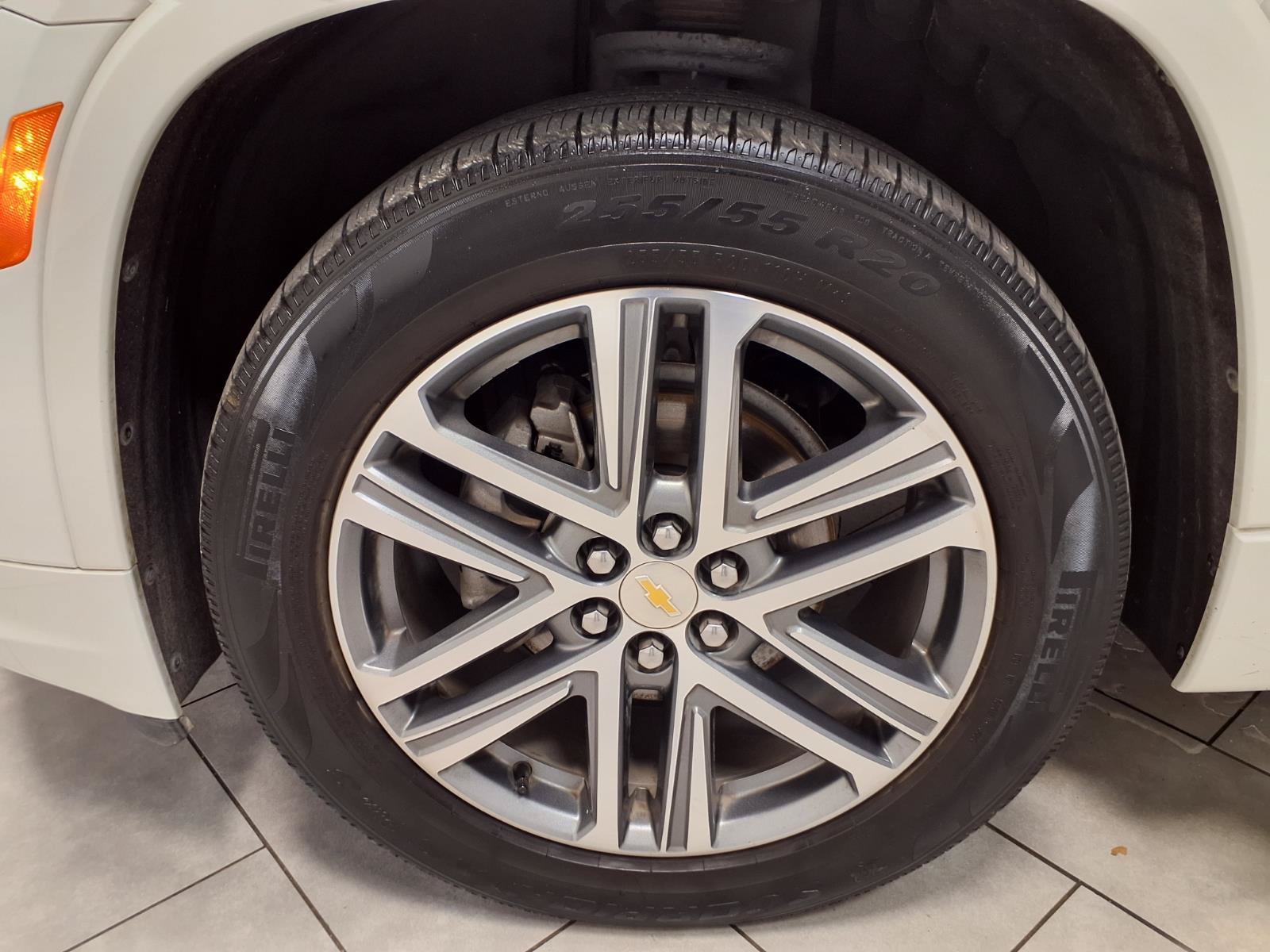 Used 2023 Chevrolet Traverse High Country FWD image 29
