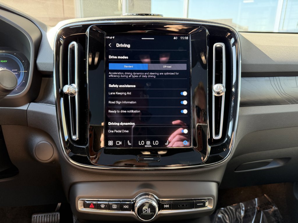 Used 2023 Volvo C40 P8 Recharge Plus image 24