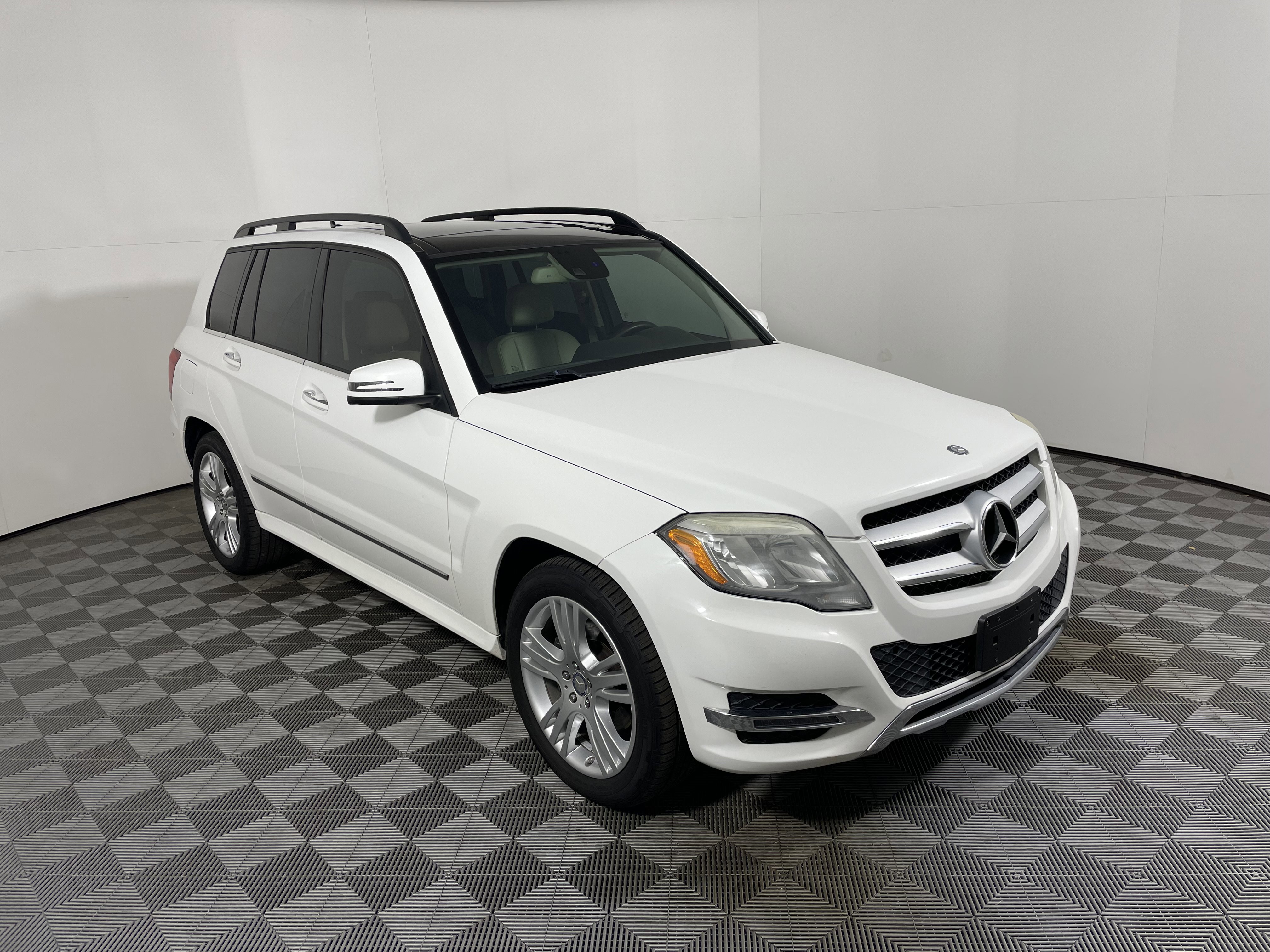 Used 2015 Mercedes-Benz GLK 350 4MATIC image 7