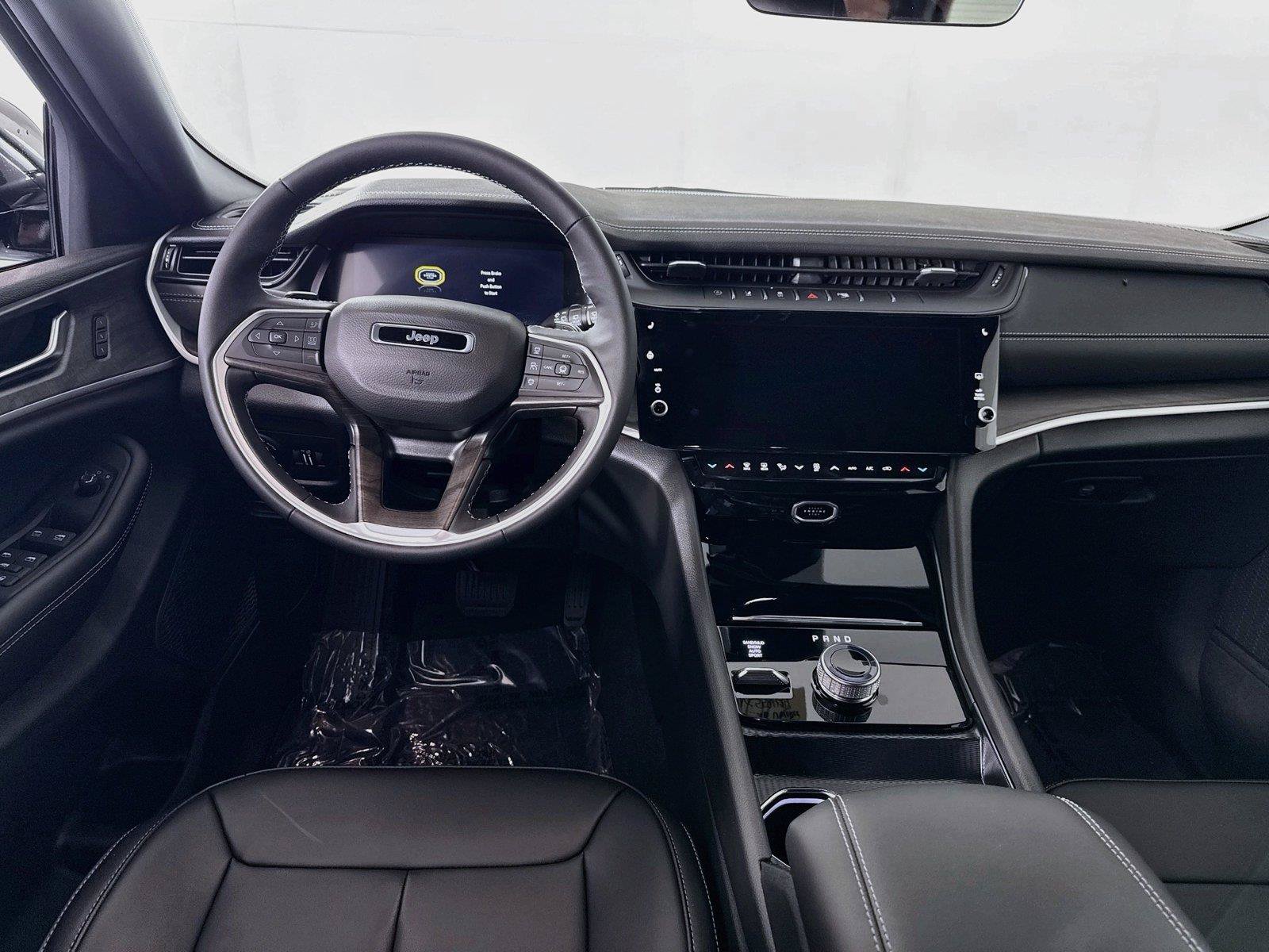 New 2027 Jeep Grand Cherokee Limited AWD/4WD image 2