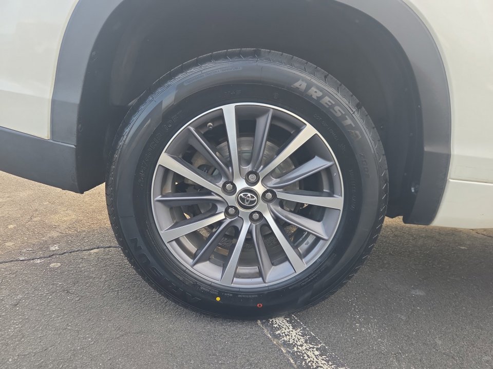 Used 2018 Toyota Highlander XLE FWD image 27