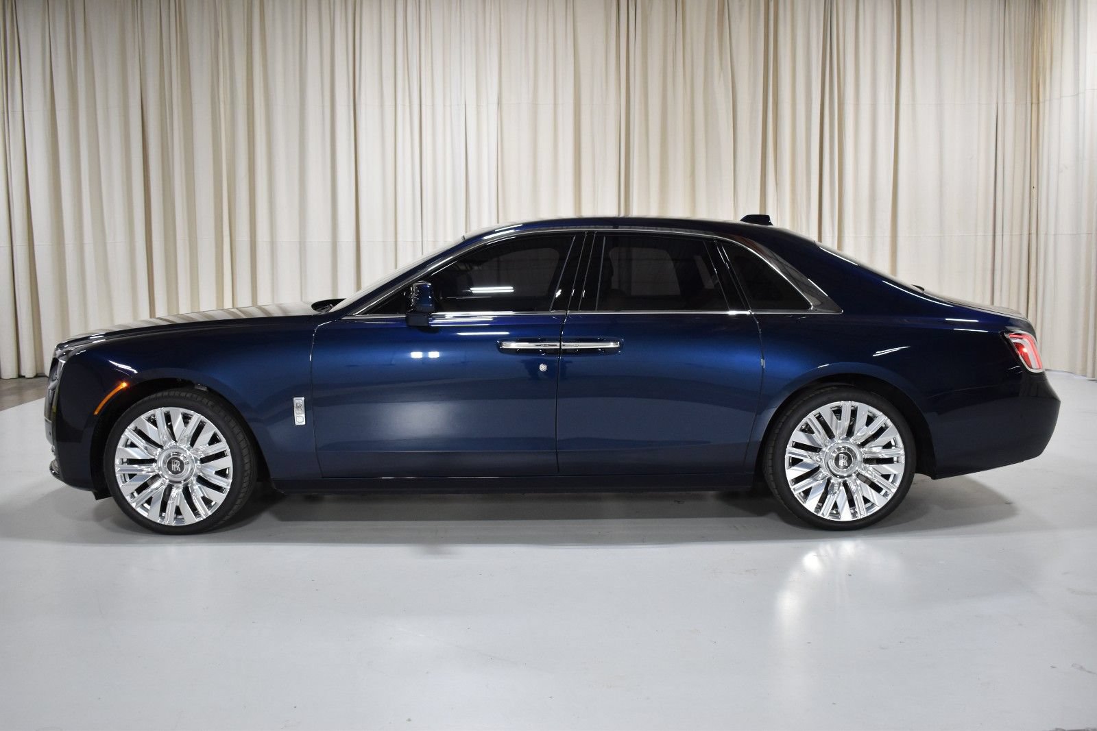Certified 2025 Rolls-Royce Ghost AWD/4WD image 3
