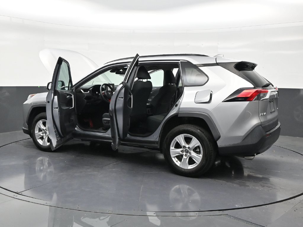 Used 2021 Toyota RAV4 XLE w/ Convenience Package FWD image 30