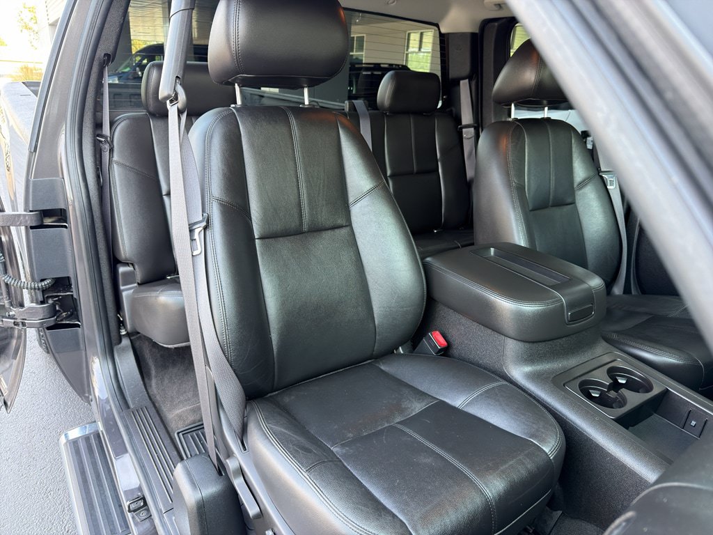 Used 2011 Chevrolet Silverado 2500 LT w/ Interior Plus Package AWD/4WD image 10