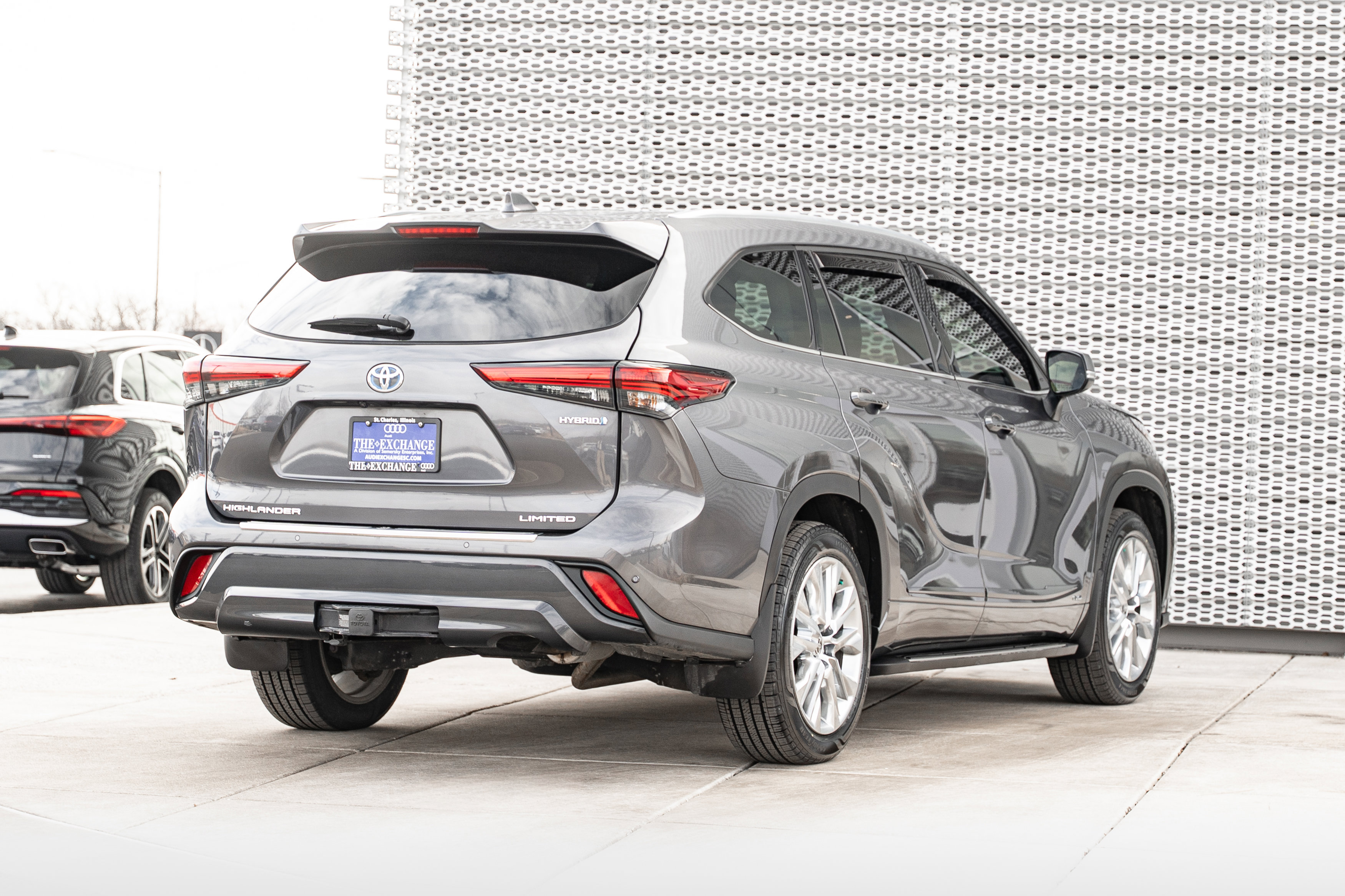 Used 2023 Toyota Highlander Limited image 4