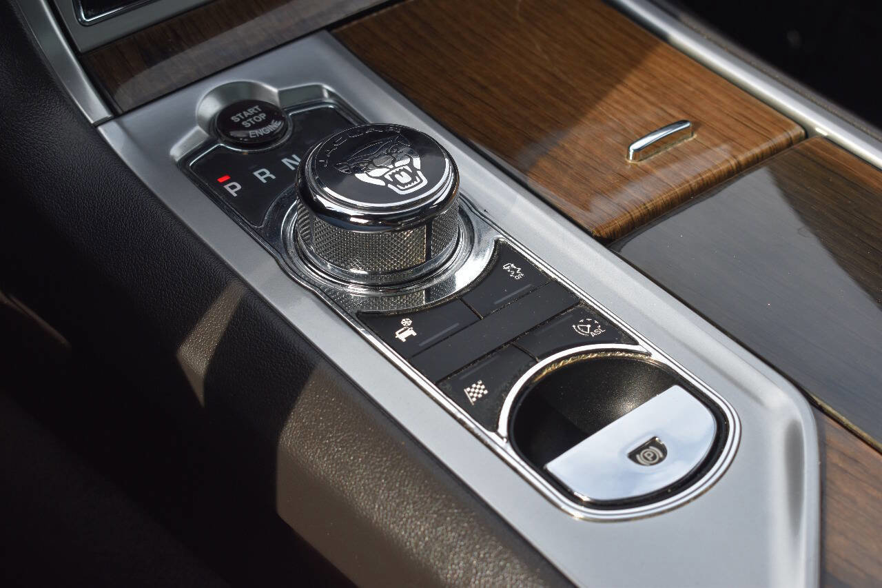 Used 2012 Jaguar XF R image 32