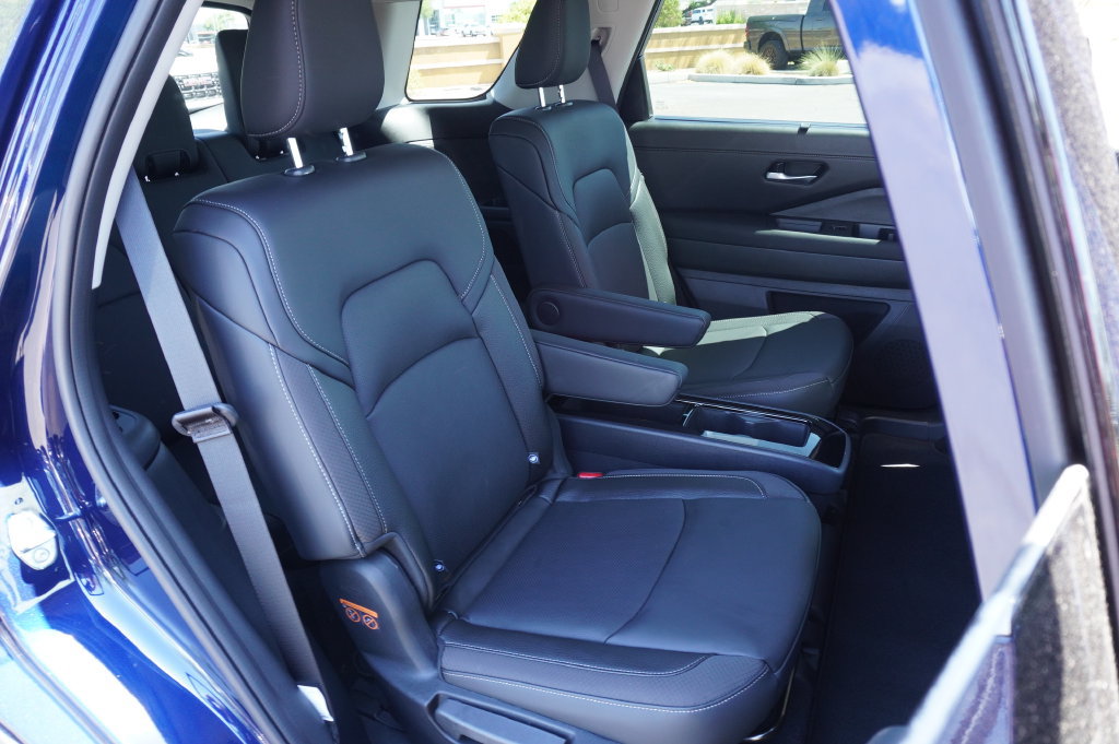 New 2026 Nissan Pathfinder SL w/ SL Premium Package FWD image 9