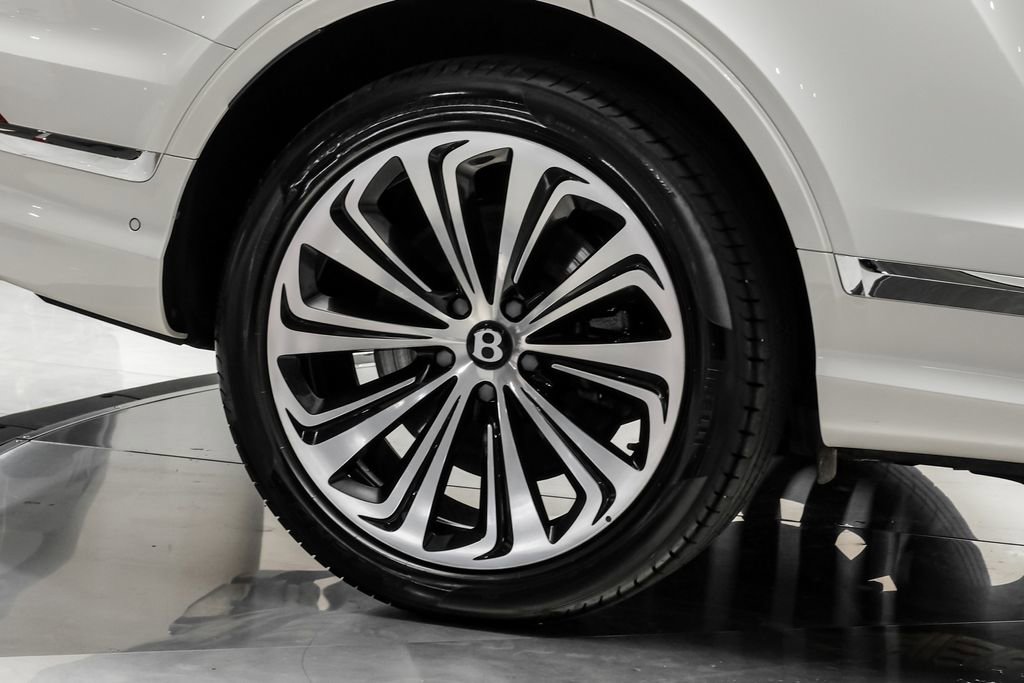 Used 2024 Bentley Bentayga AWD/4WD image 65