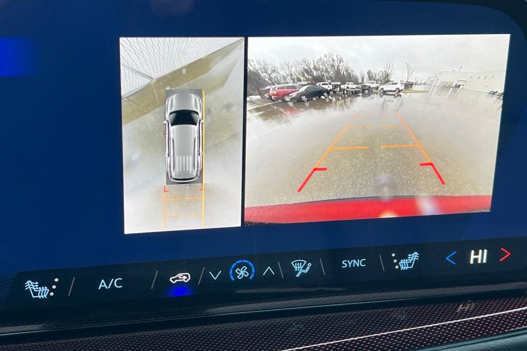 New 2026 Chevrolet Traverse Z71 w/ Enhanced Driving Package AWD/4WD image 17