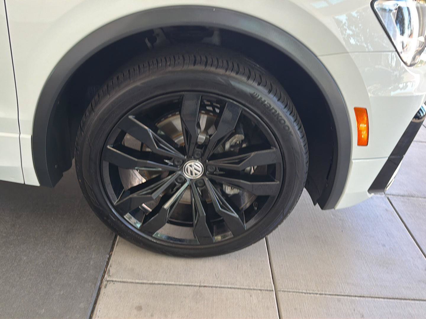 Certified 2021 Volkswagen Tiguan SE R-Line FWD image 10