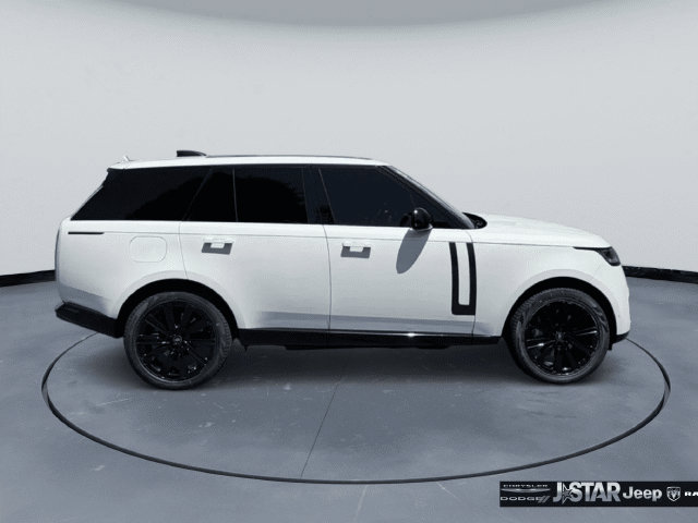 Used 2025 Land Rover Range Rover SE AWD/4WD image 4