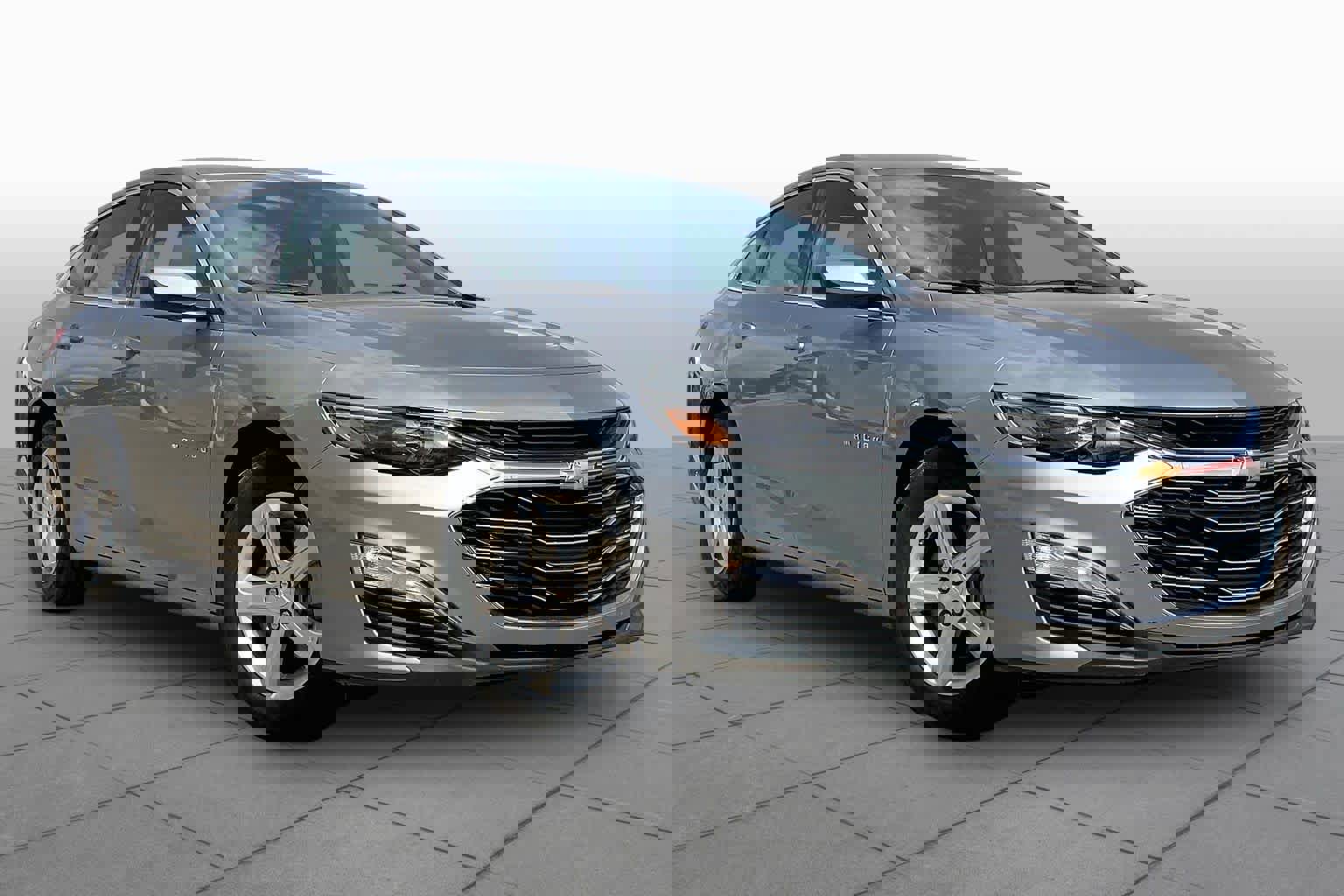 Used 2025 Chevrolet Malibu LS FWD image 3