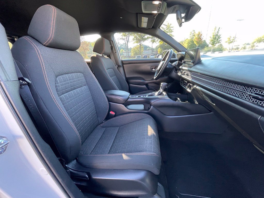 Certified 2025 Honda HR-V Sport image 32