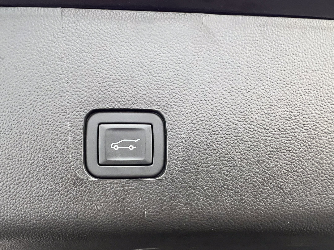Used 2023 Chevrolet Traverse LT image 9