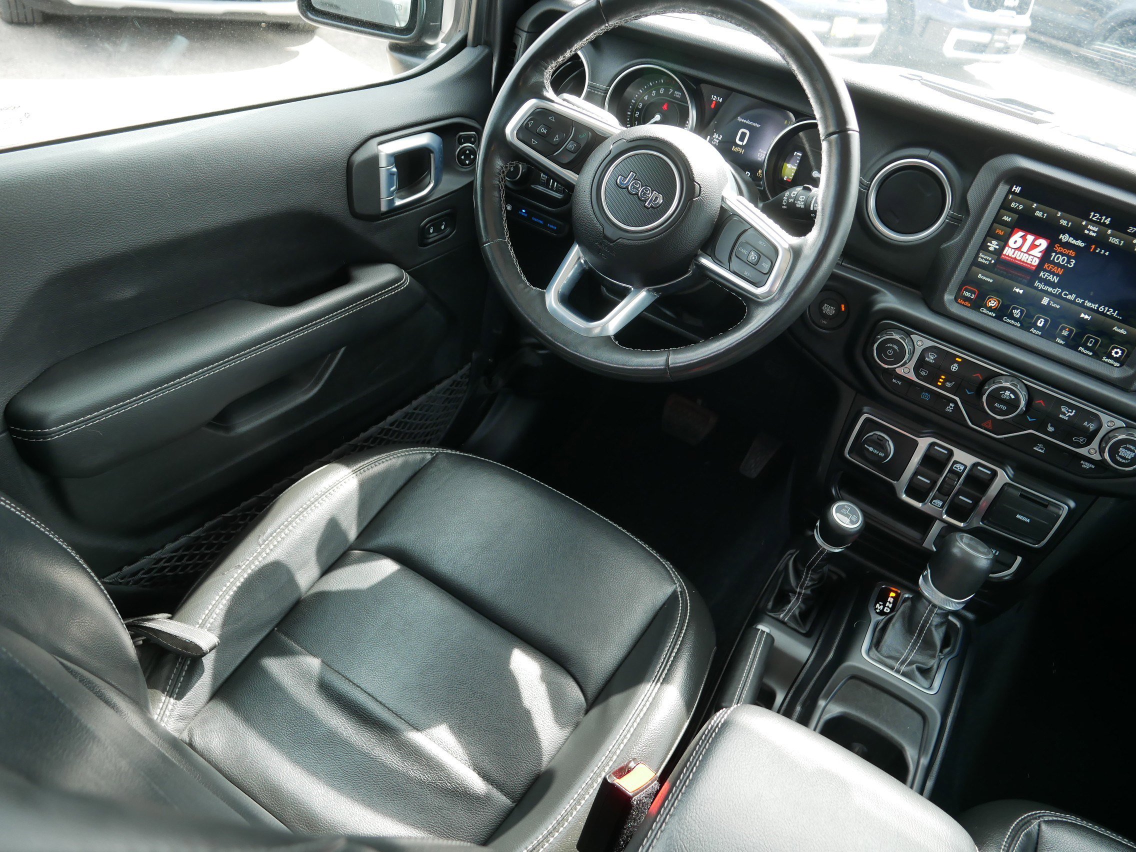 Used 2022 Jeep Wrangler Unlimited Sahara w/ Cold Weather Group AWD/4WD image 9