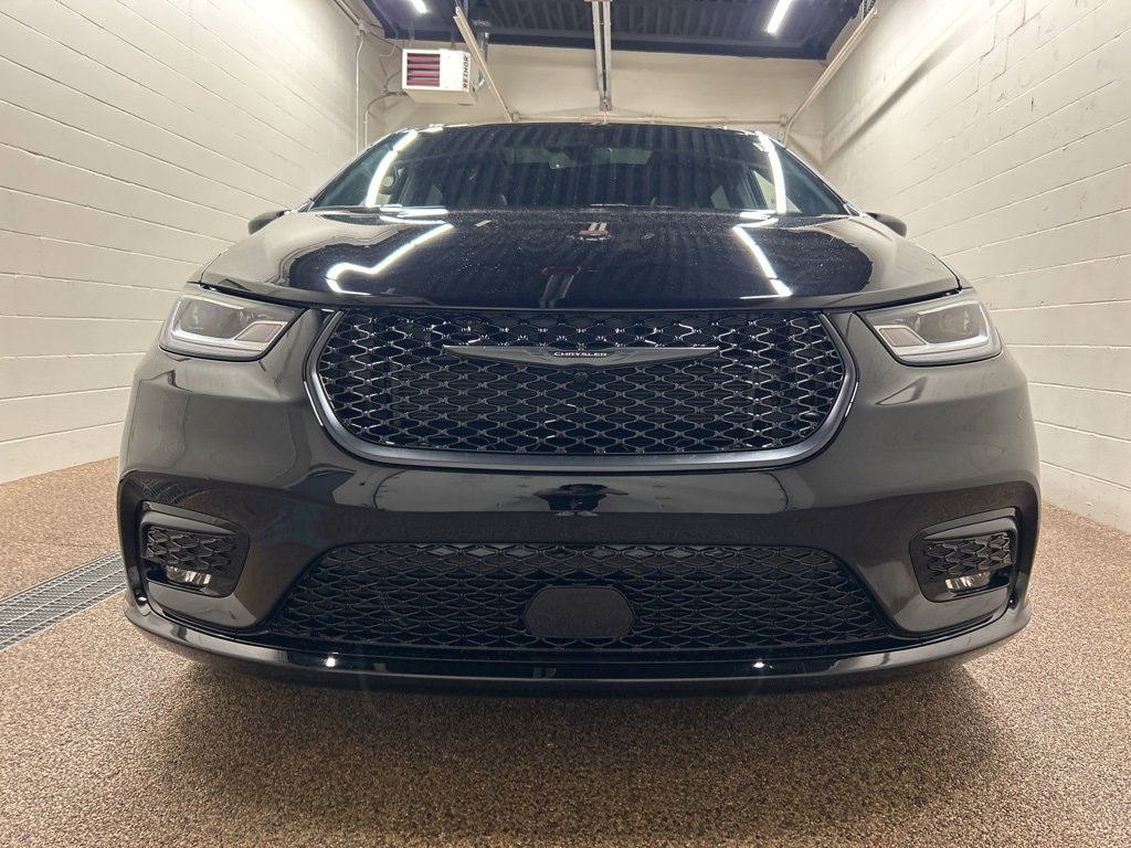 New 2026 Chrysler Pacifica Limited image 6