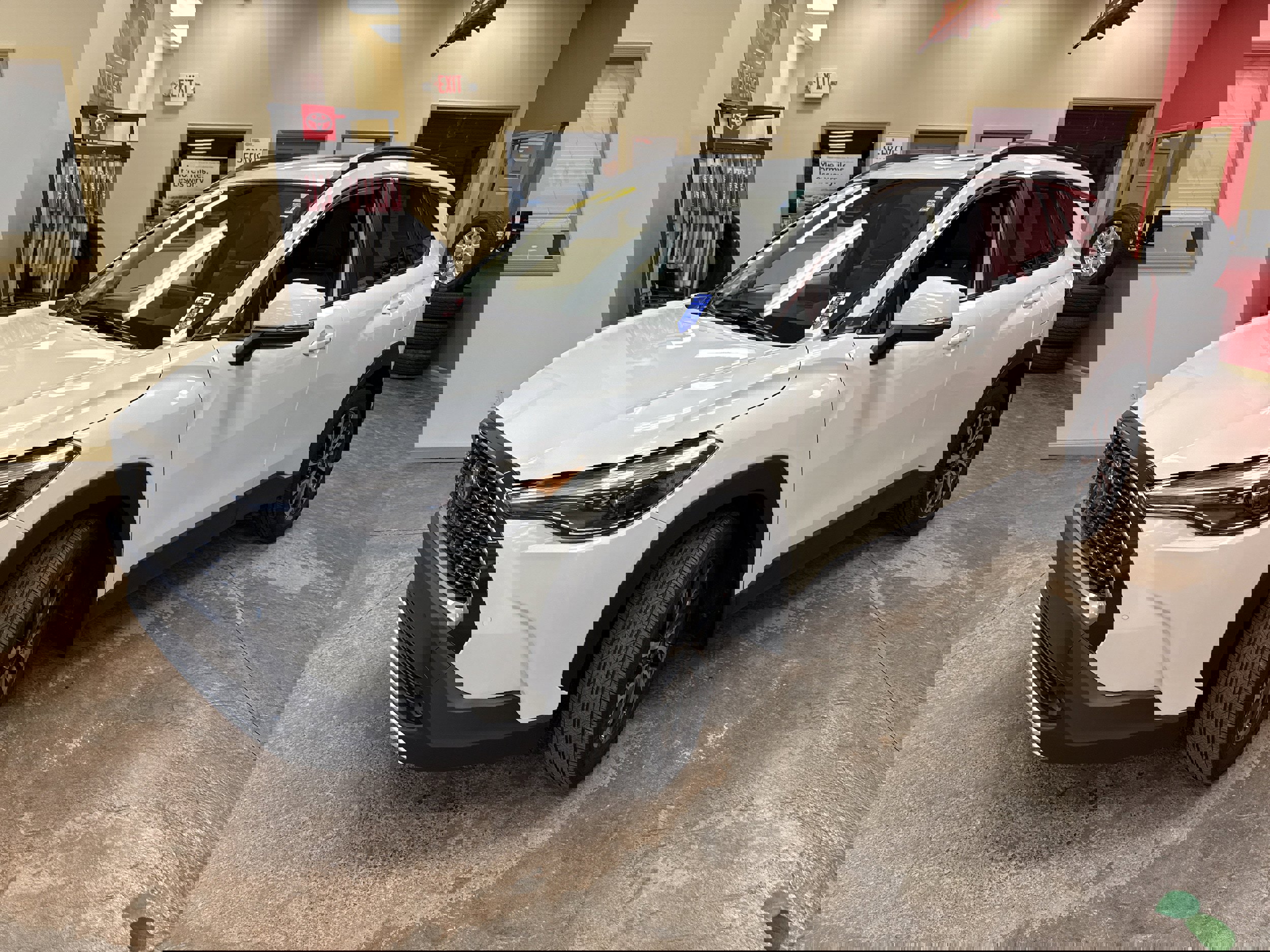 Used 2024 Toyota Corolla Cross XLE w/ Convenience Package image 3