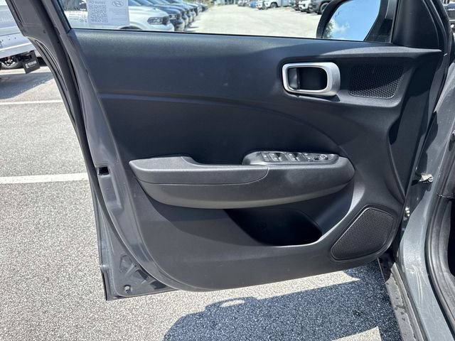 Used 2025 Hyundai Venue SEL FWD image 17