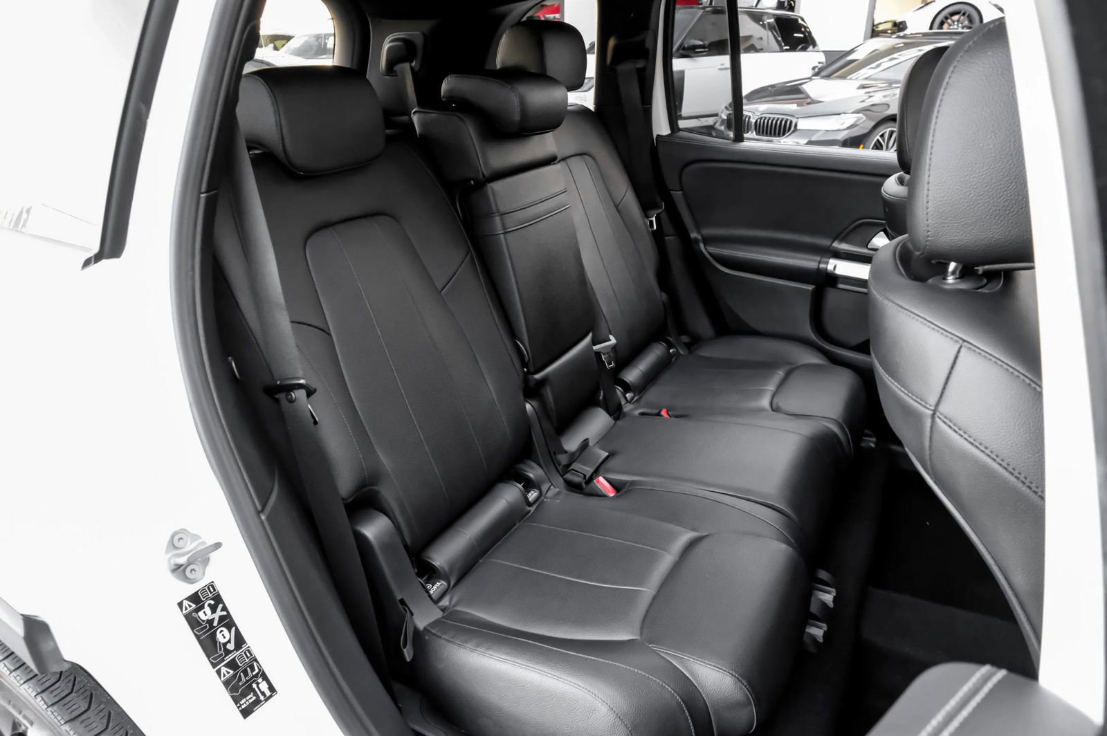 Used 2021 Mercedes-Benz GLB 250 4MATIC w/ Premium Package image 36