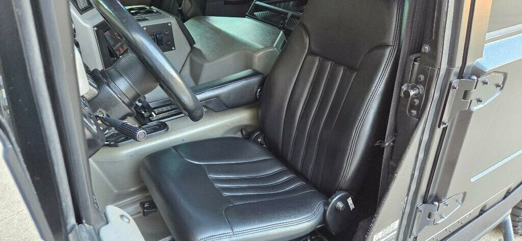 Used 1998 HUMMER H1 4-Door Open Top image 15
