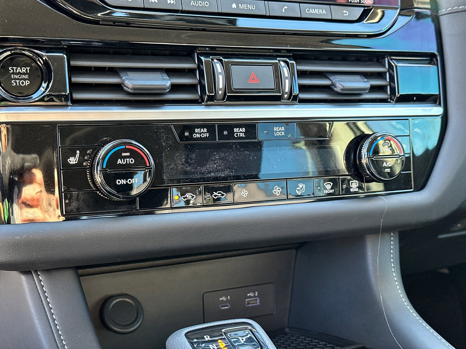 New 2025 Nissan Pathfinder SV w/ Black Appearance Package image 32