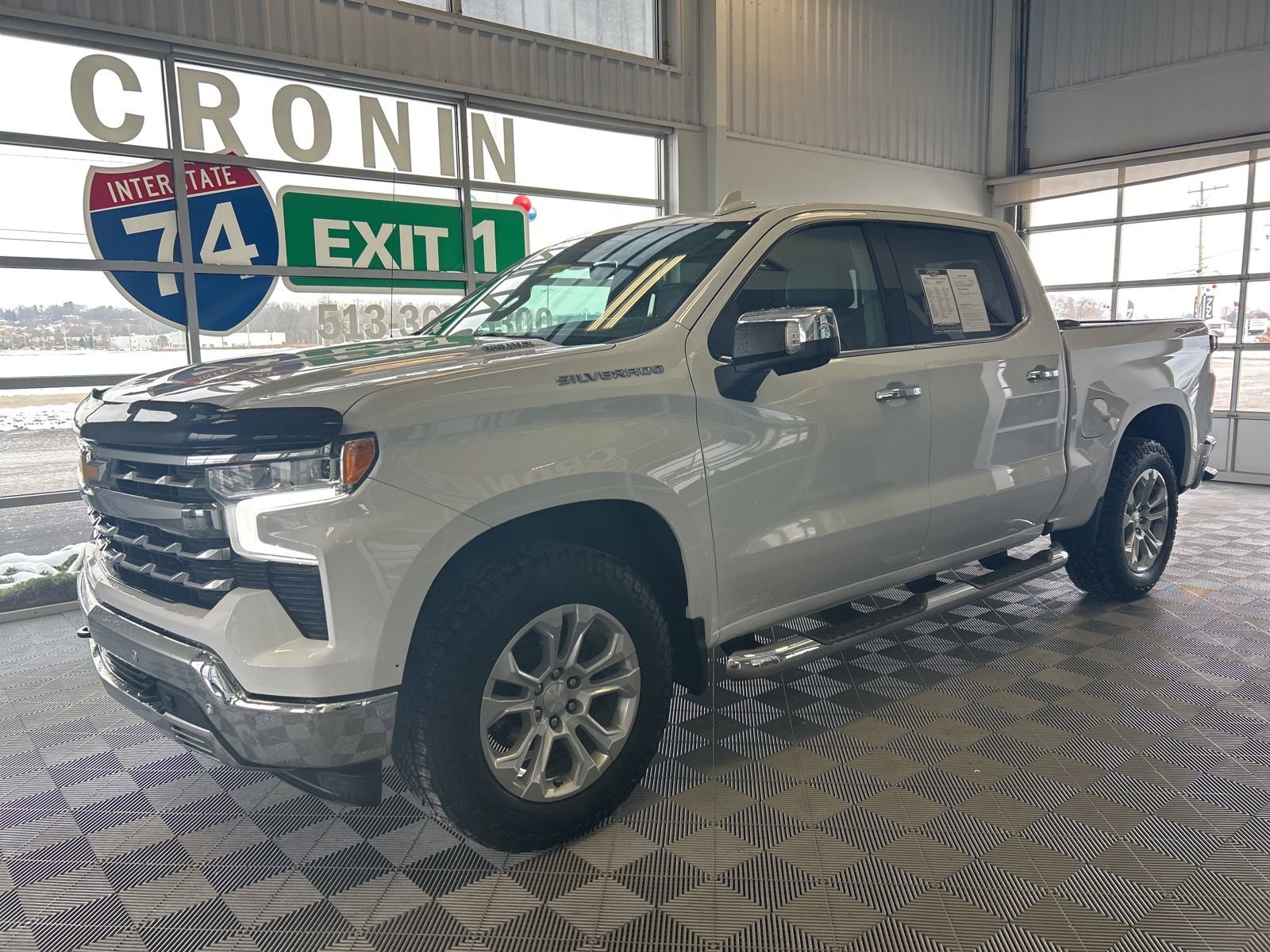 Used 2023 Chevrolet Silverado 1500 LTZ w/ Technology Package image 3