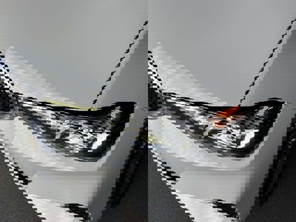 Used 2023 BMW 330i xDrive Sedan w/ Premium Package image 8