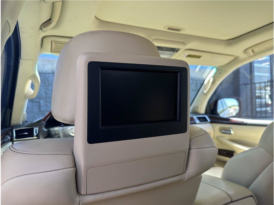 Used 2013 Lexus LX 570 4WD w/ Luxury Pkg image 21