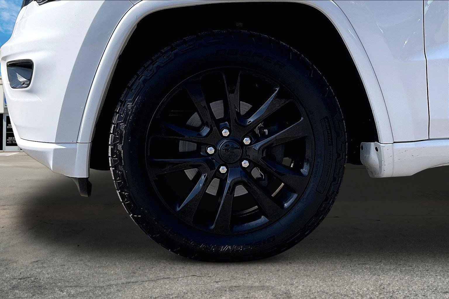 Used 2018 Jeep Grand Cherokee Altitude image 8