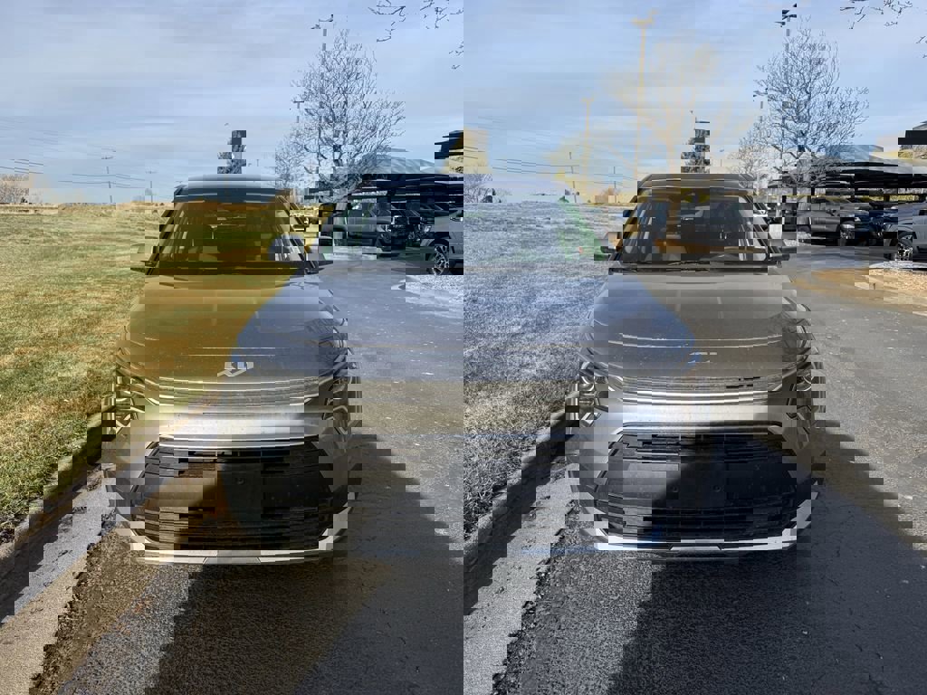 Used 2023 Kia Niro LX image 2