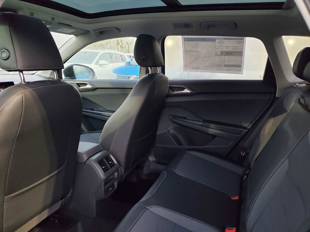 New 2026 Volkswagen Taos SE image 5