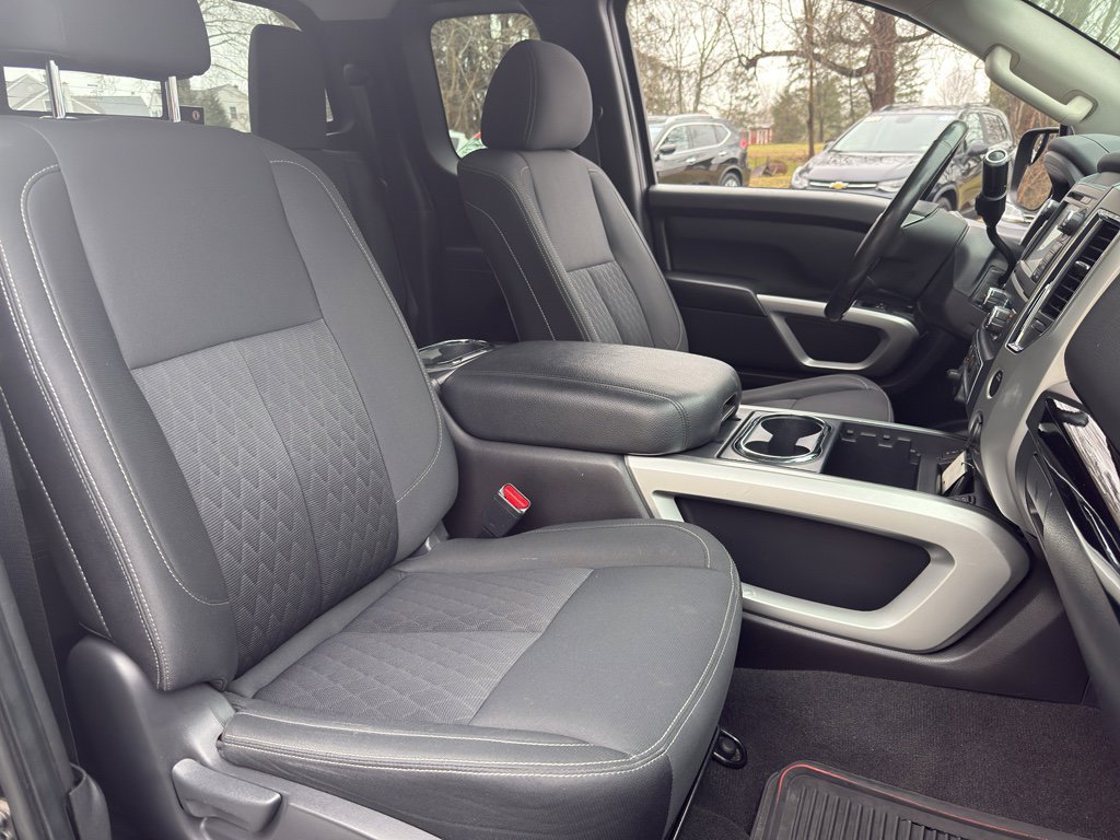 Used 2017 Nissan Titan SV image 30