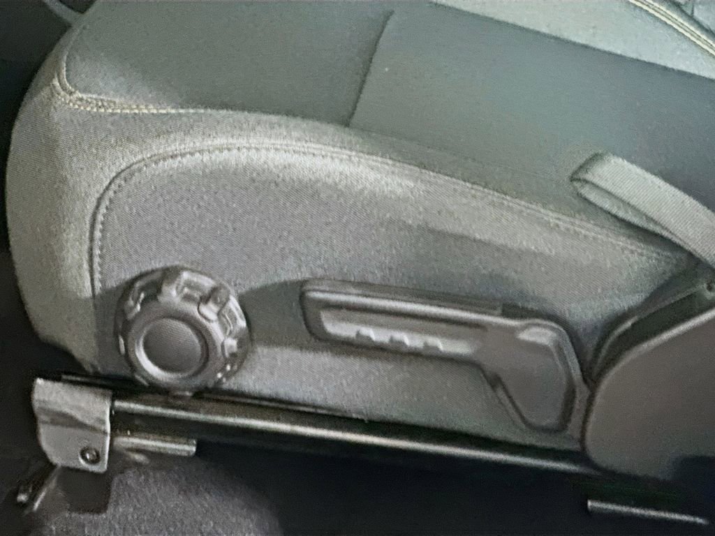 Used 2025 Jeep Wrangler Sport image 22