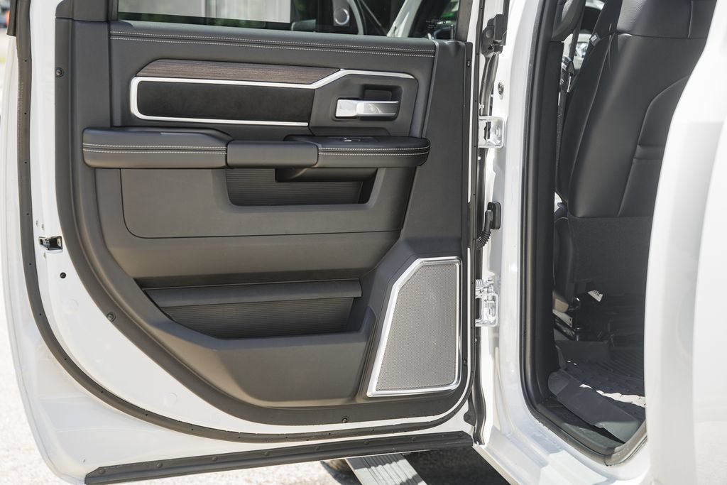 New 2026 RAM 2500 Laramie AWD/4WD image 43