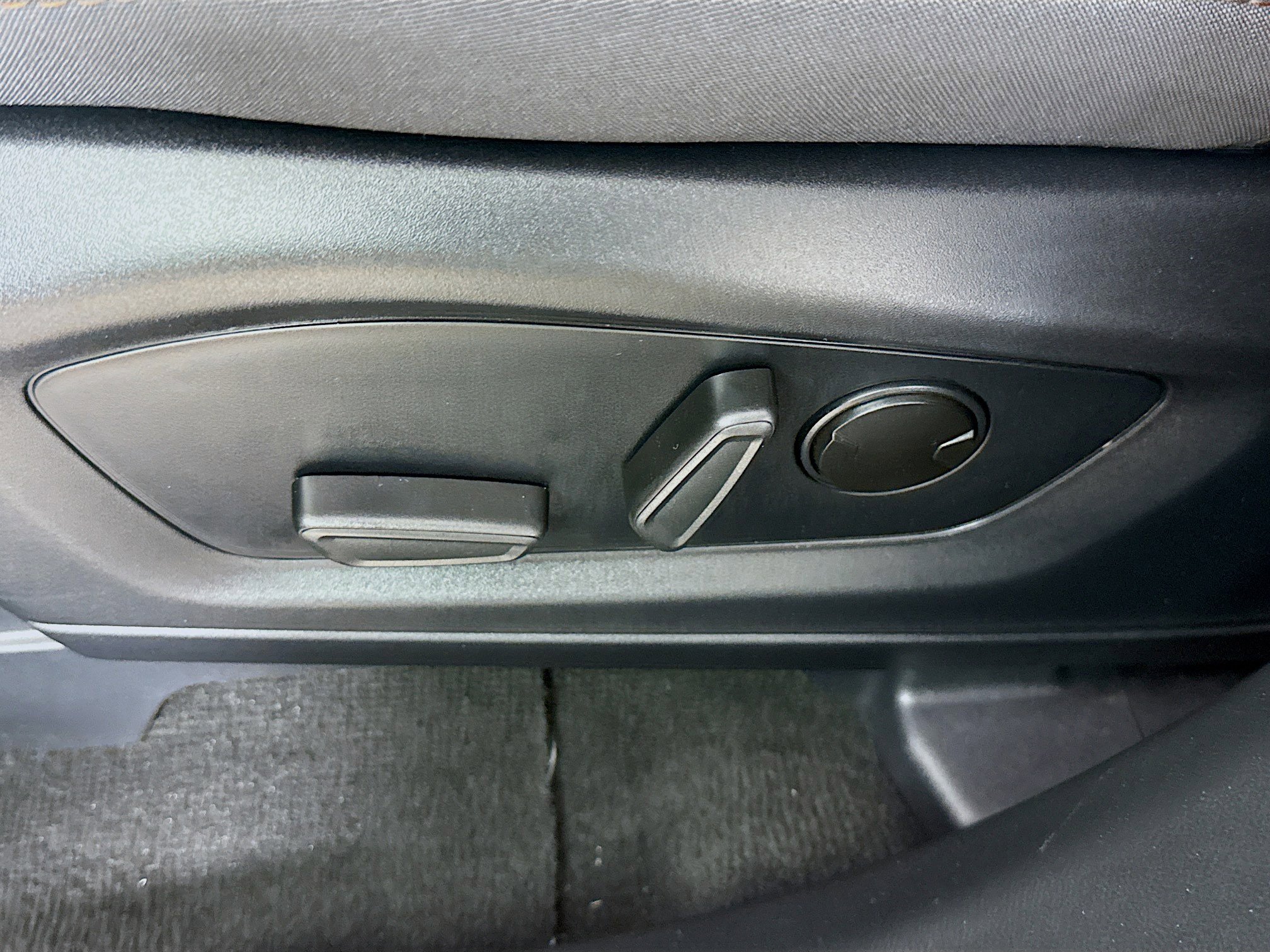 Used 2025 Ford Explorer Active image 24