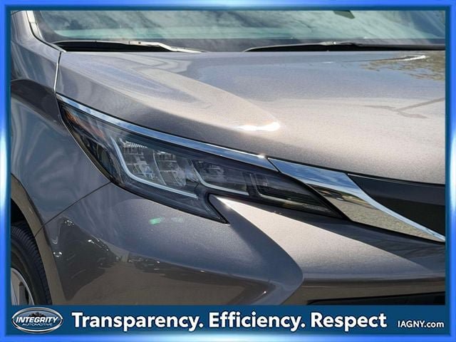 Used 2022 Toyota Sienna LE FWD image 16