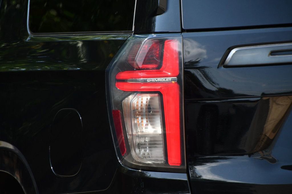 Used 2022 Chevrolet Suburban RST w/ Sport Performance Package image 12