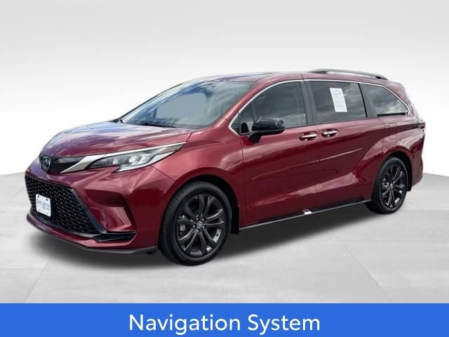 Used 2024 Toyota Sienna XSE FWD image 1