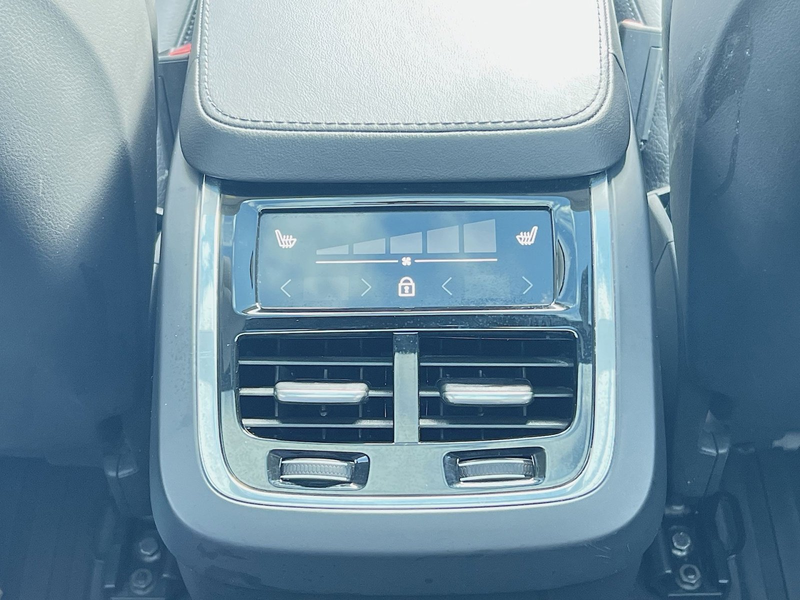 Used 2023 Volvo XC90 B6 Plus w/ Protection Package Premier image 23