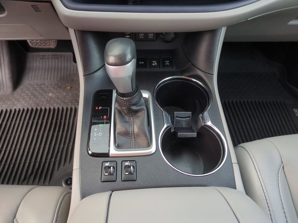 Used 2017 Toyota Highlander XLE image 13