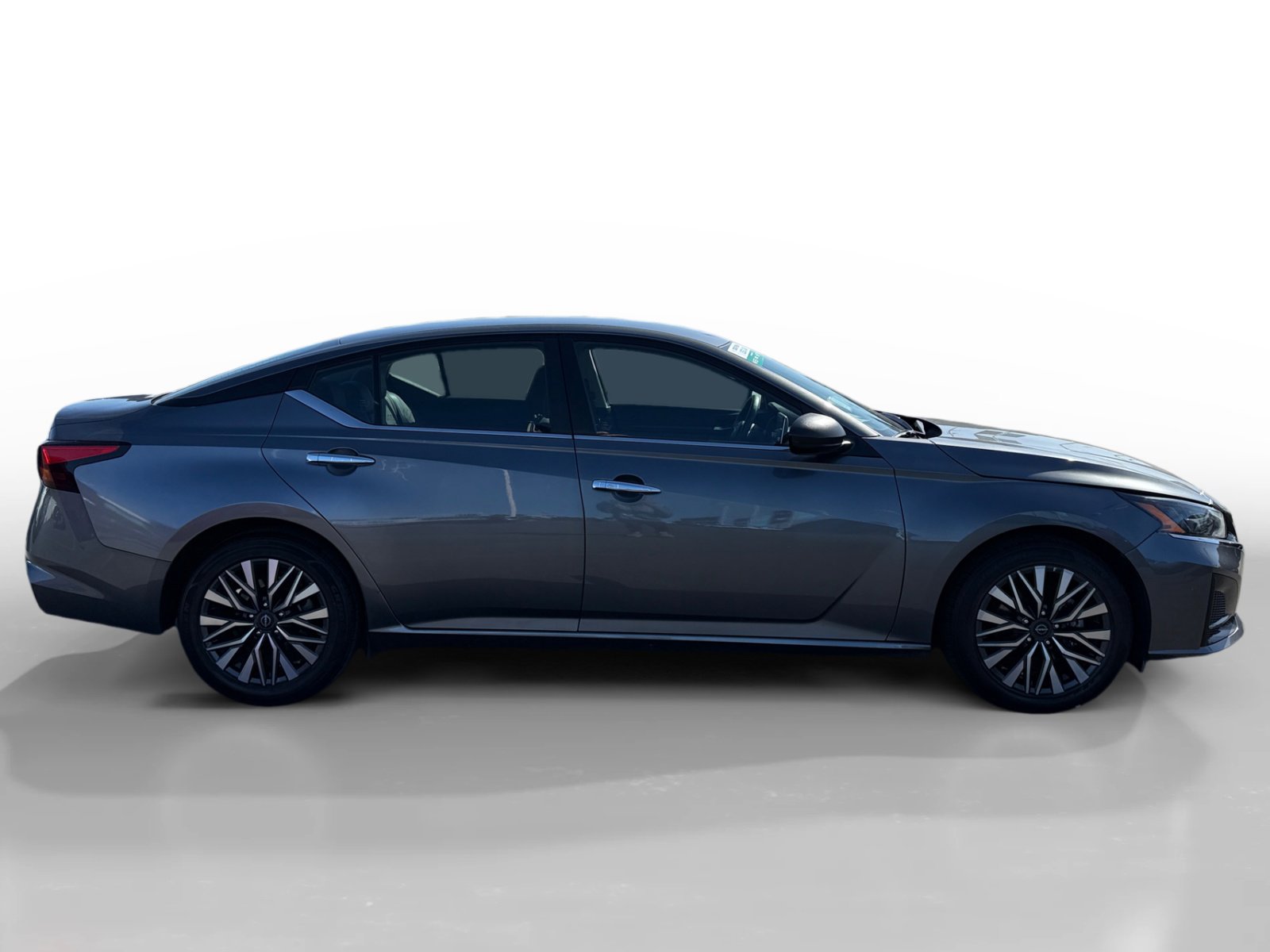 Used 2024 Nissan Altima 2.5 SV image 6