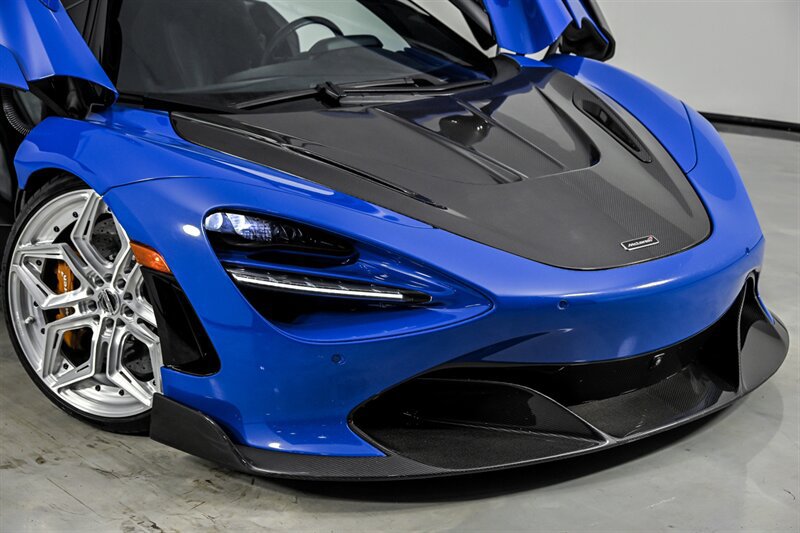 Used 2018 McLaren 720S RWD image 2