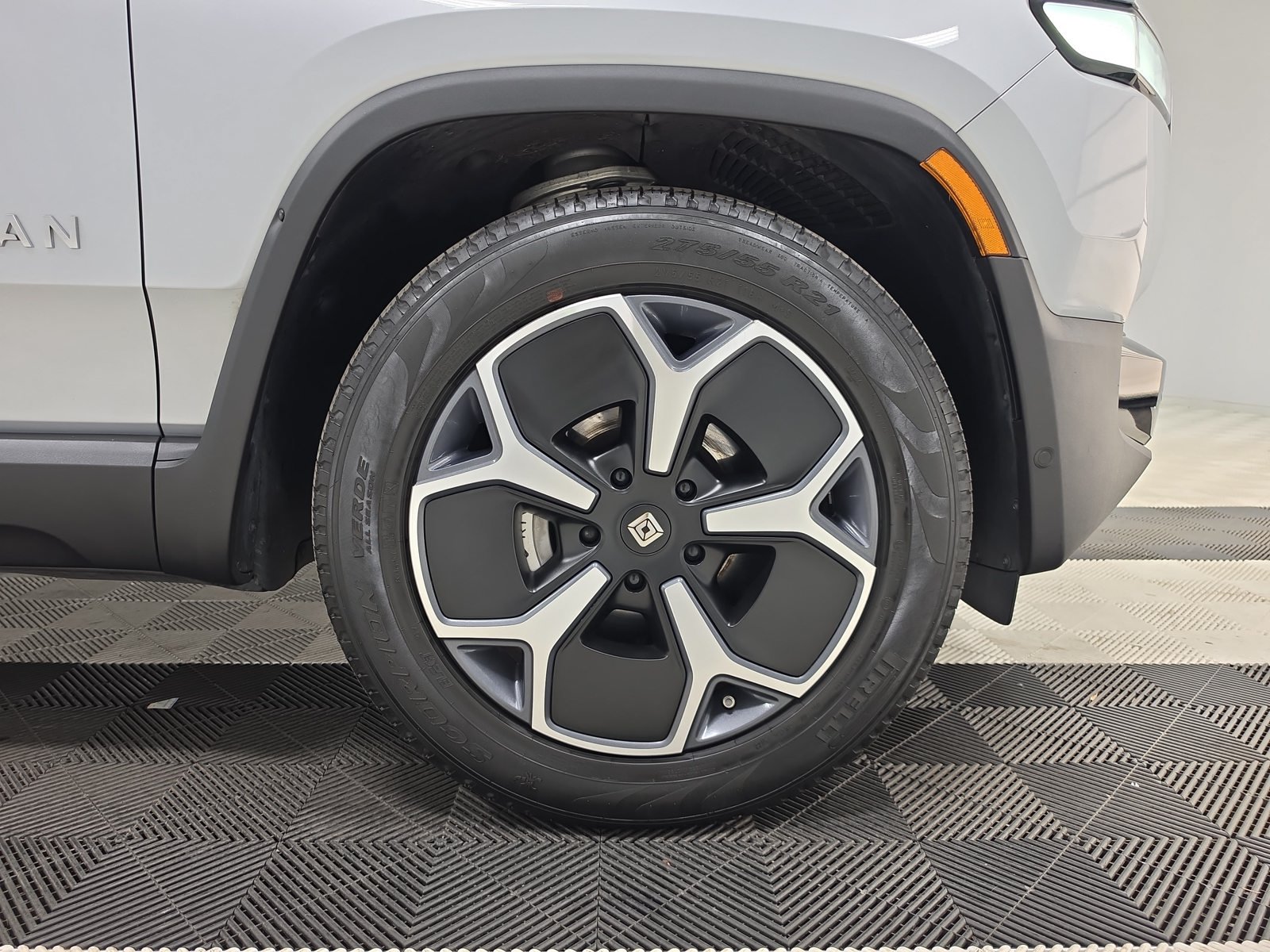 Used 2023 Rivian R1T Adventure Dual AWD/4WD image 11