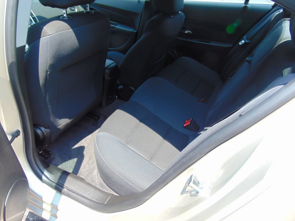 Used 2015 Chevrolet Cruze LT FWD image 3