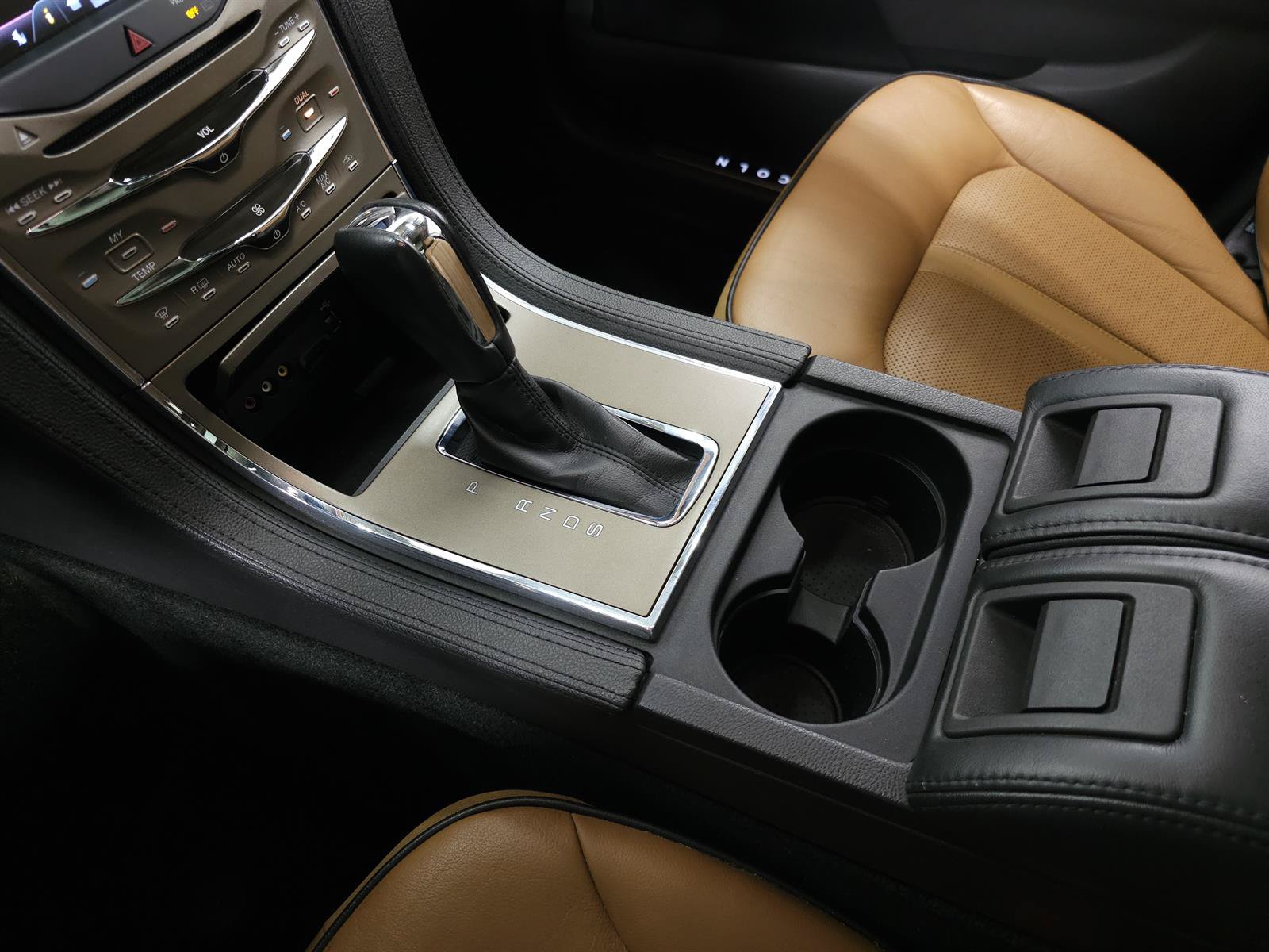 Used 2013 Lincoln MKX AWD image 26