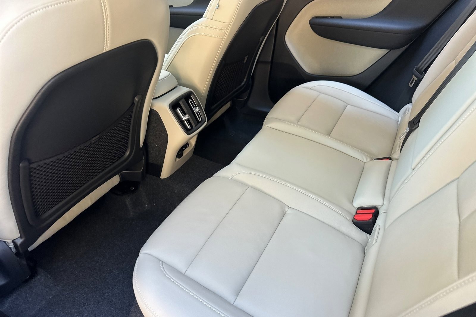 New 2026 Volvo XC40 B5 Plus w/ Protection Package Premier image 4